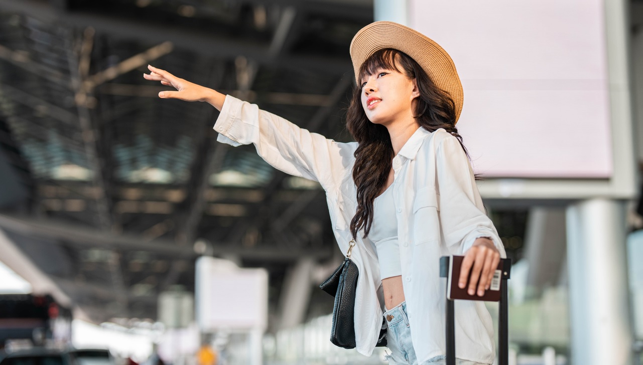 Buscan llegar a acuerdo con taxis por aplicación en el AICM