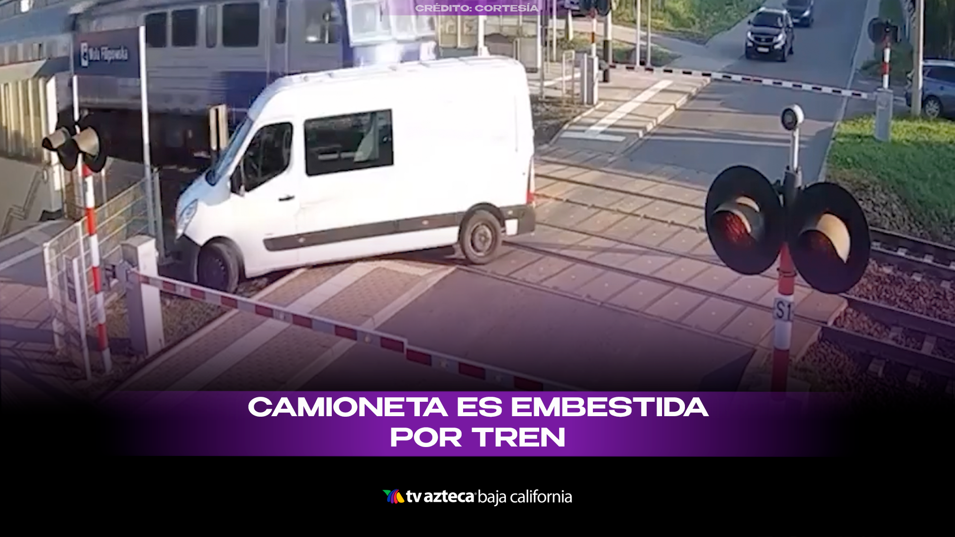 Conductor salta semáforo en rojo y lo atropella un tren