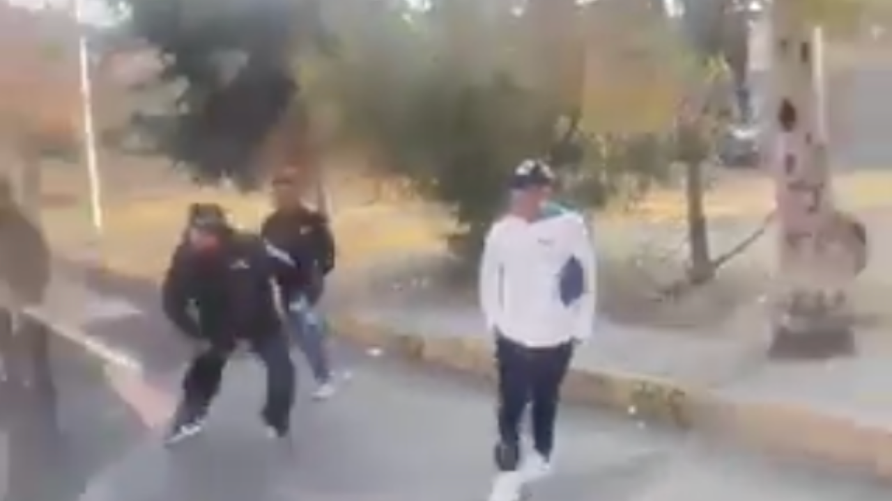 VIDEO FUERTE: Sujetos asaltan Ruta 41 de Amalucan y lesionan a pasajero en su huida