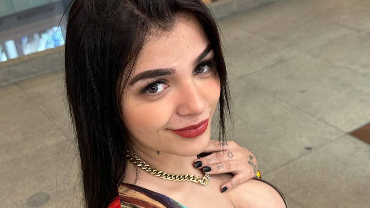 ¿Cuántas operaciones tiene Karely Ruiz? La famosa de Onlyfans