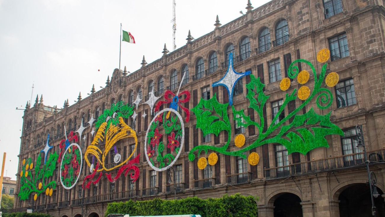 Hora oficial del encendido de la iluminación de Navidad en el Zócalo de la CDMX