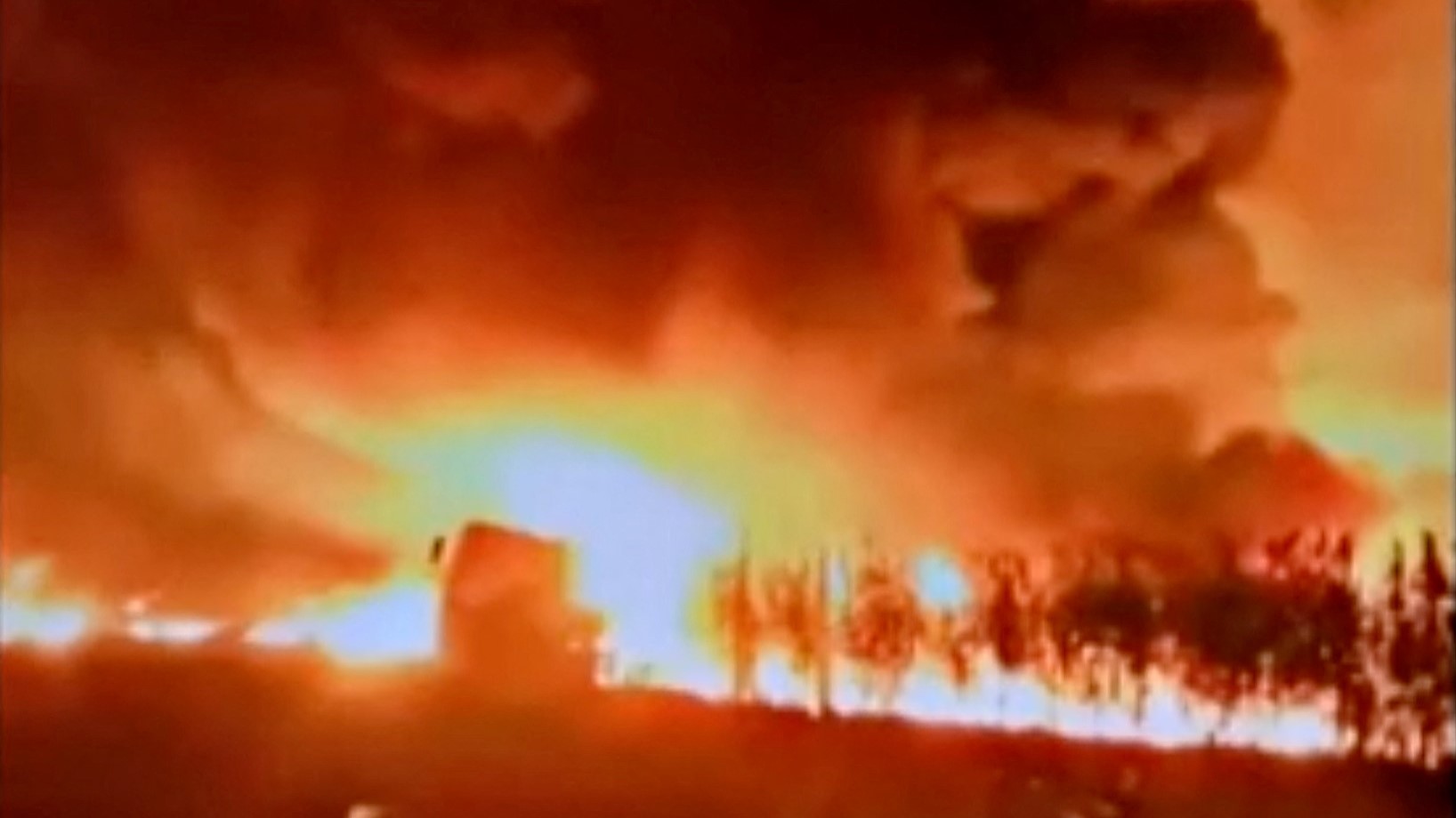 Explosión e incendio de una pipa repleta de combustible en Nigeria (VIDEO)