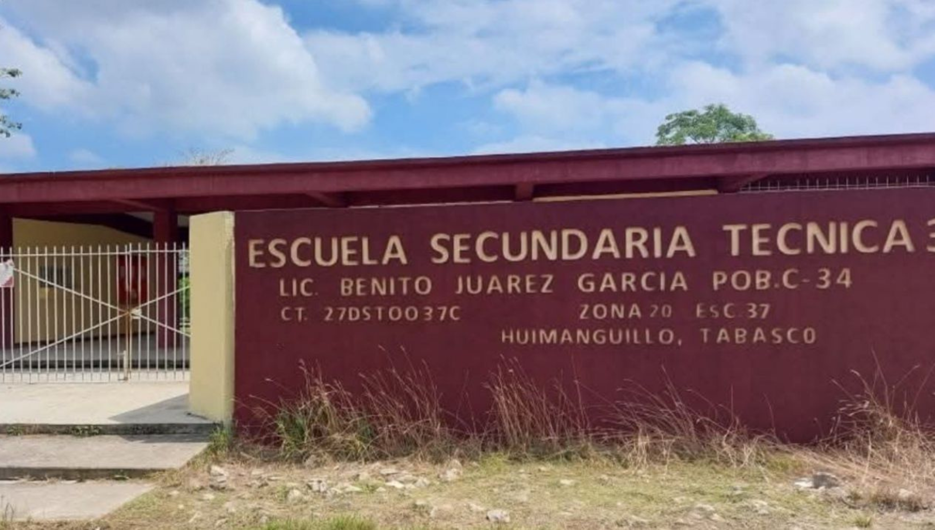 Movilización en Escuela Secundaria Técnica de Tabasco; alumno atacó a un maestro