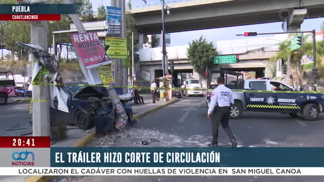 Accidente en autopista México-Puebla hoy: auto destrozado tras choque con tráiler en Finsa