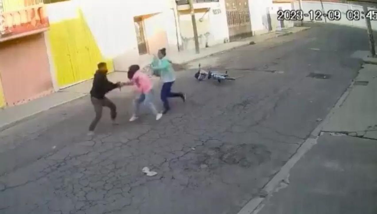 Mujer salva a su hija de un secuestro en Edomex