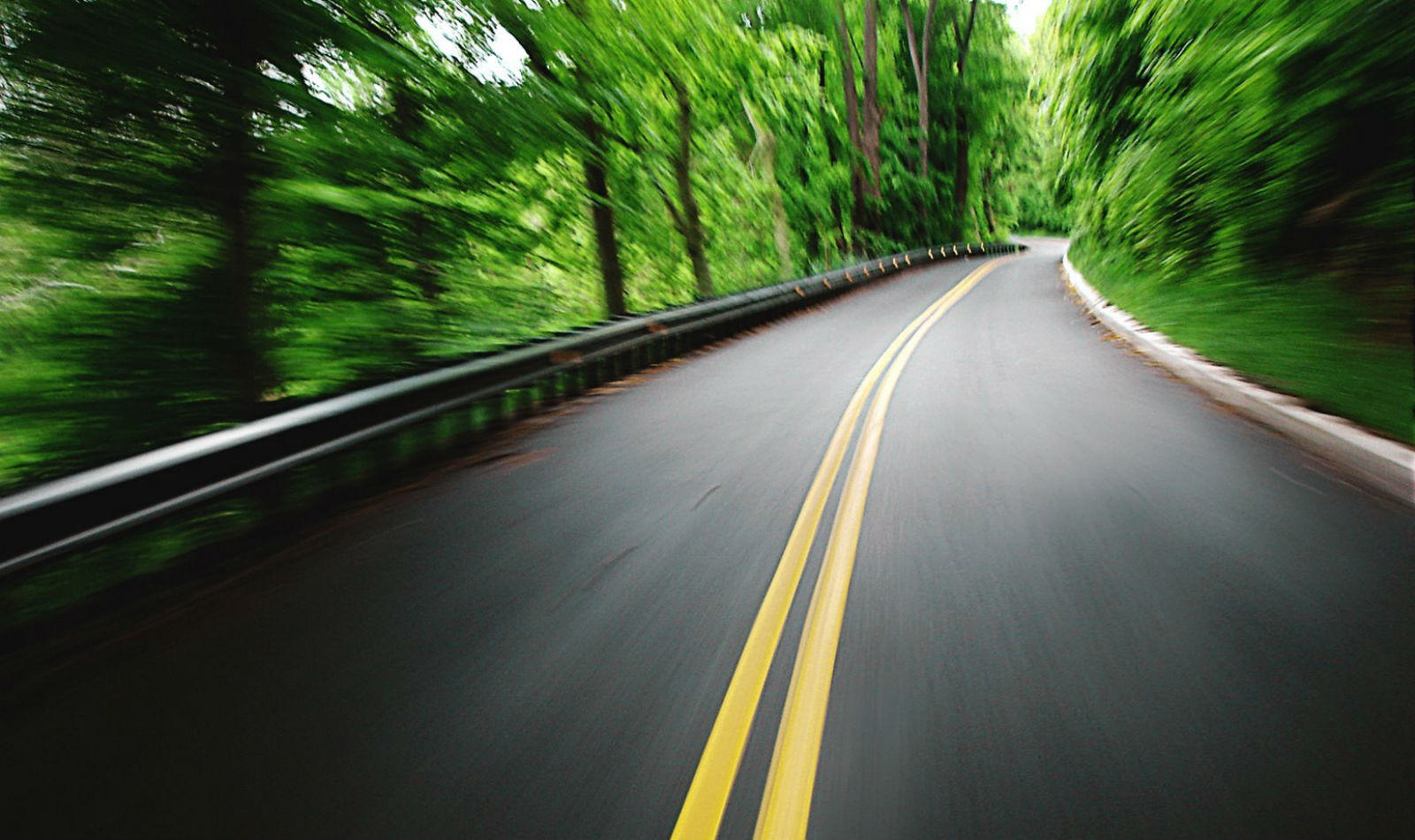 Conductor muere tras salirse de la carretera La Unión-Patla en Zihuateutla, Puebla