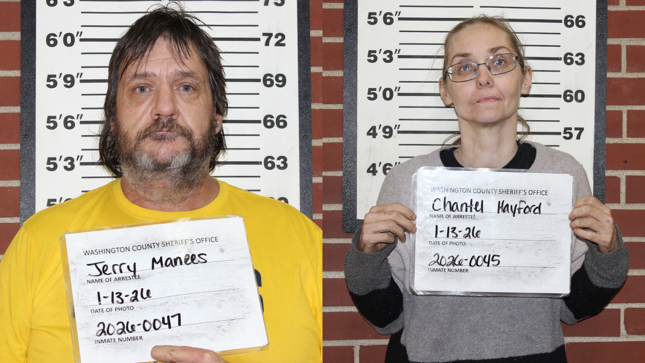 Arrestan pareja que obligaba a niños a participar en peleas dentro de un gallinero