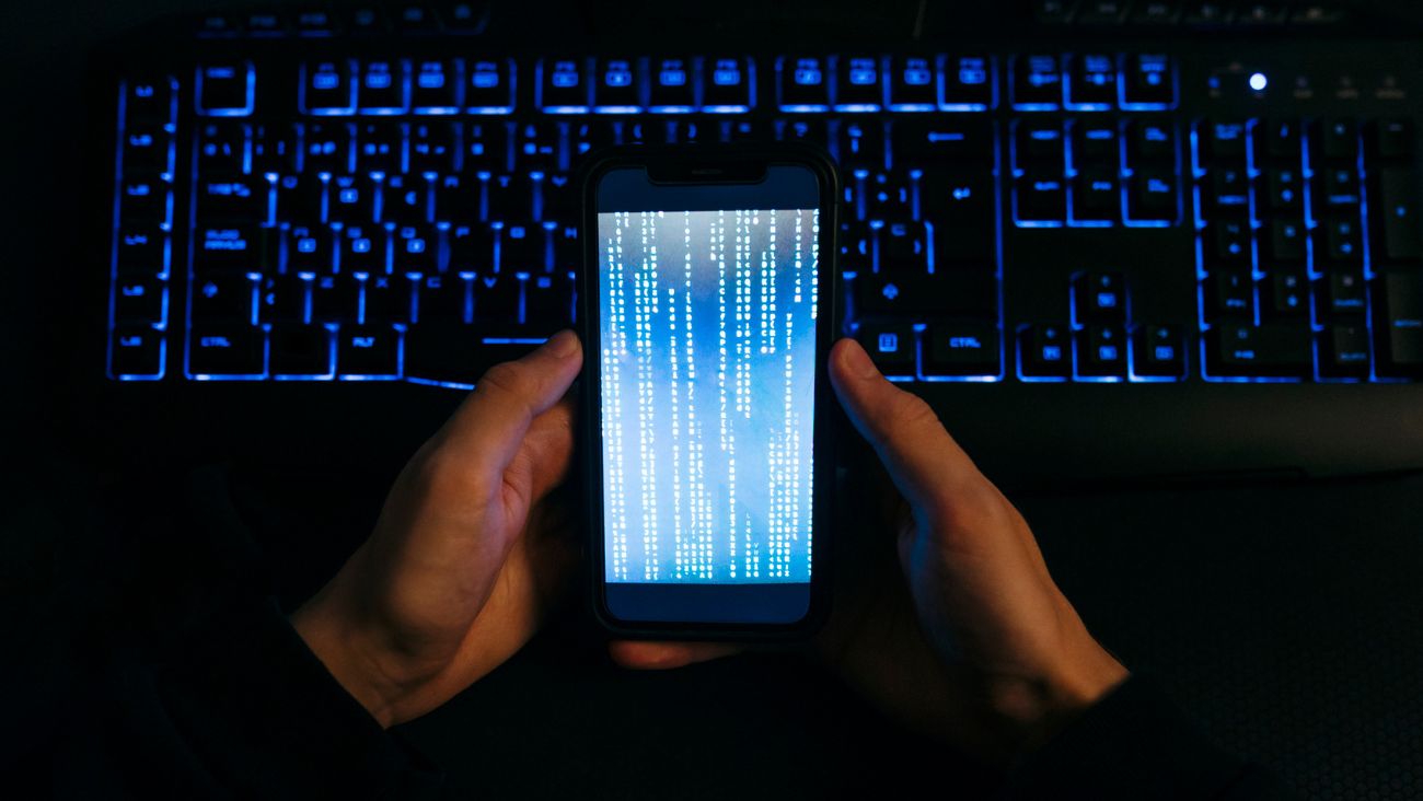 Expertos alertan por el Ghost Pairing que hackea tu WhatsApp y roba tus datos