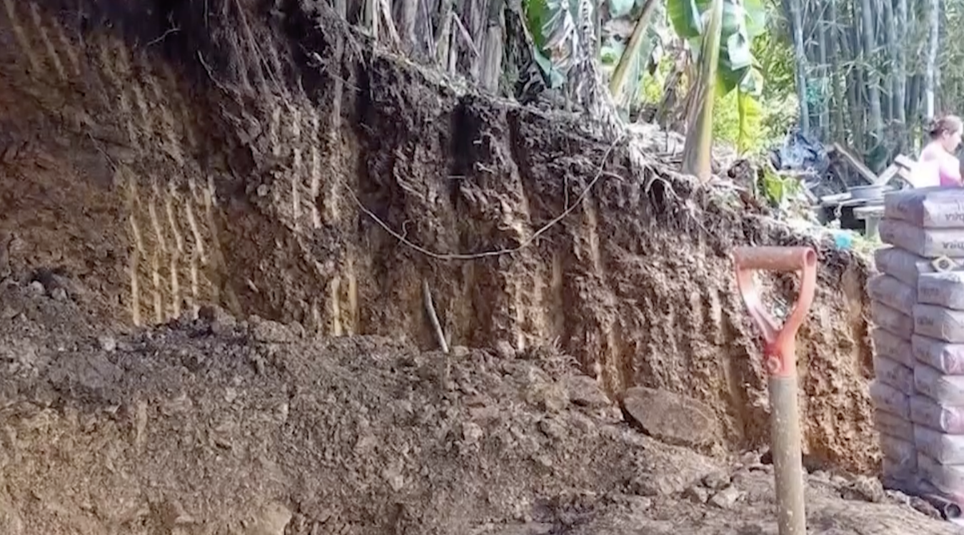Muere trabajador tras quedar sepultado por deslave en Zacatlán; lluvias reblandecieron el terreno