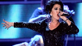 Alejandra Guzmán dedica canción a su madre, Silvia Pinal