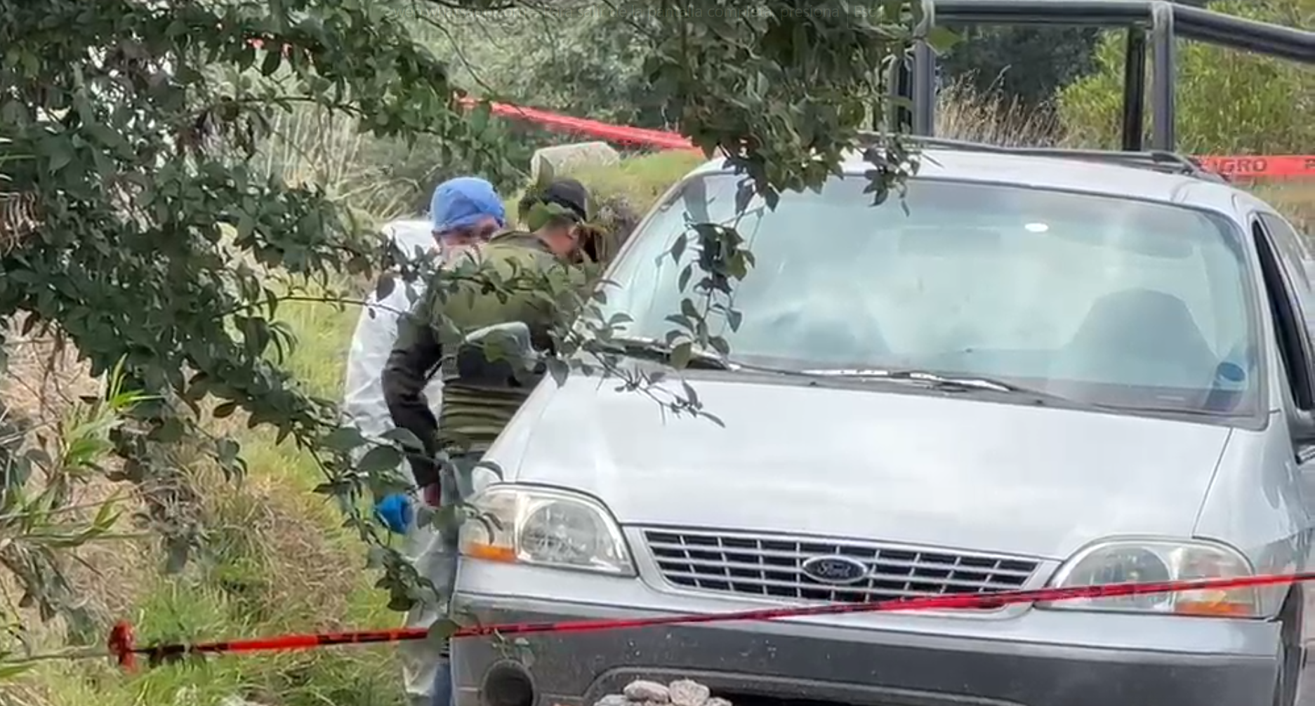 Encuentran cuerpo sin vida en la cajuela de un auto en Acajete HOY 19 de abril de 2026: Estaba esposado (VIDEO)
