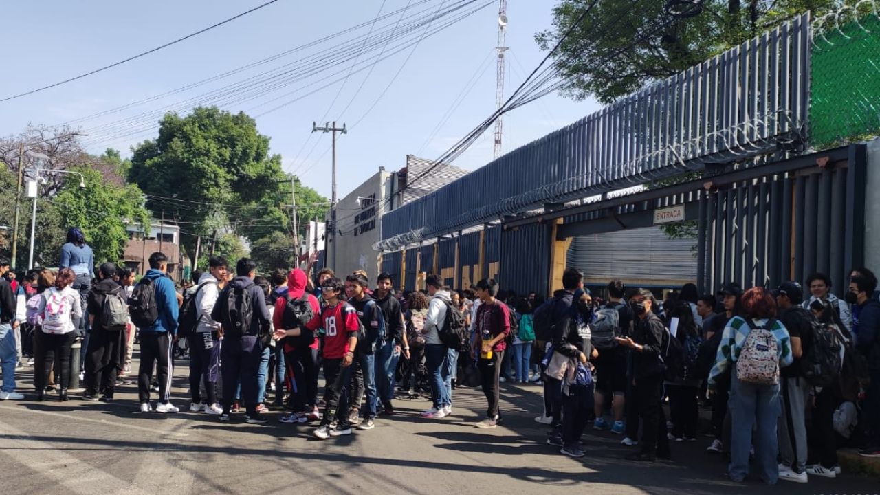 Prepa 6 de la UNAM es tomada y desaloja por un grupo feminista ...