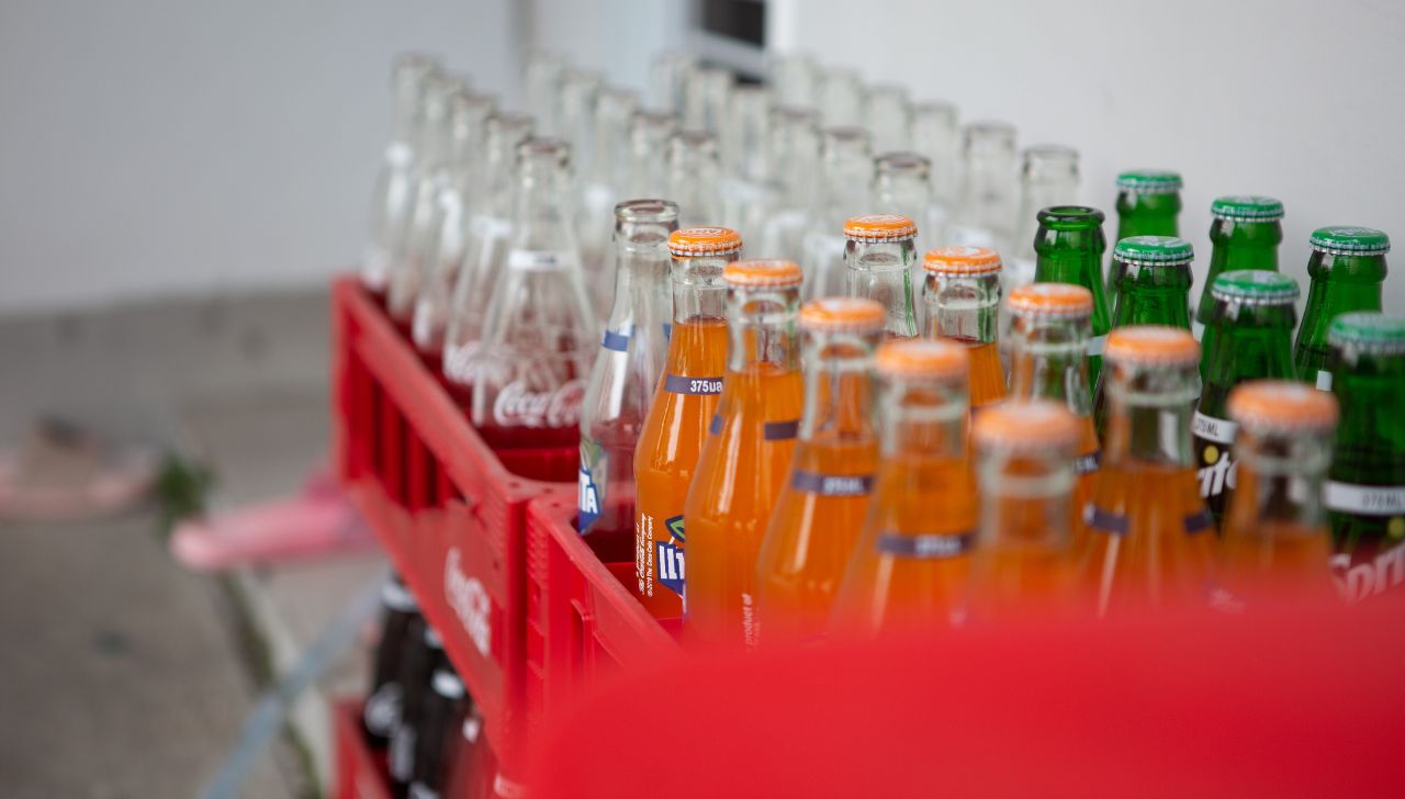 Refrescos, cigarros y más productos suben de precio tras aumento de impuestos