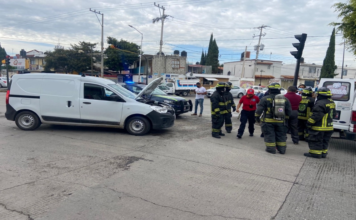 Tres lesionados tras choque entre transporte y camioneta en Cuautlancingo
