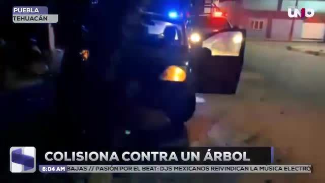 Conductor pierde el control y choca contra un árbol en Tehuacán