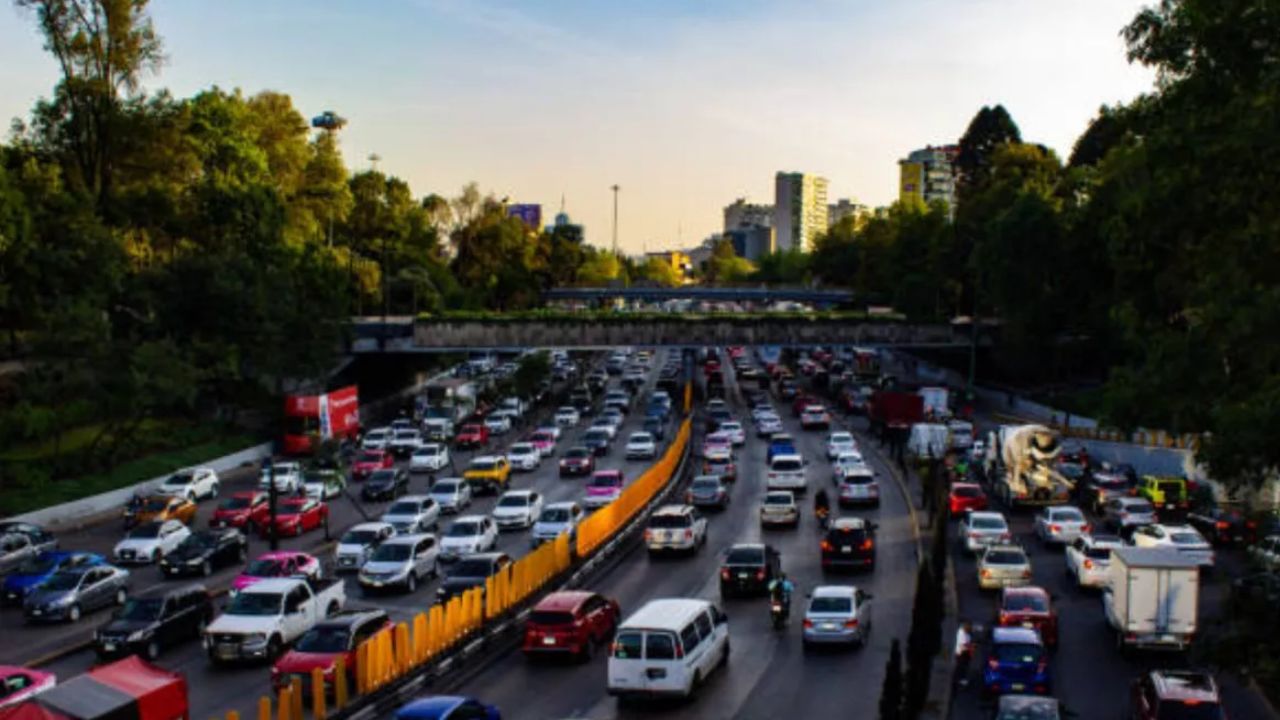 Hoy No Circula sábado 4 de abril de 2026: Así afecta la movilidad en CDMX y Edomex