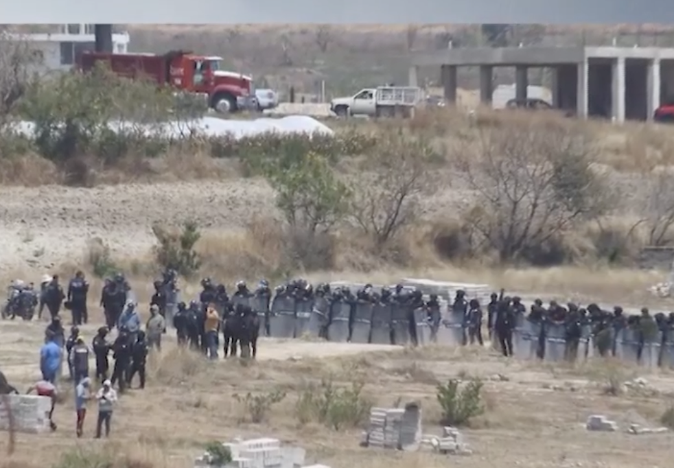 Enfrentamiento en Santa Isabel Cholula deja lesionados tras operativo por desalojo de predio; señalan fallas en estrategia en operativos de seguridad estatal