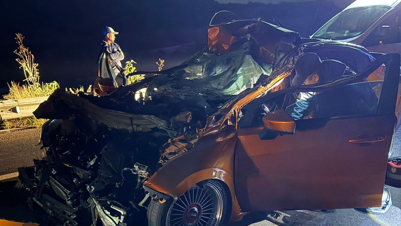 FOTOS: Dos murieron prensados tras accidente en la Vía Atlixcáyotl hoy; así quedaron