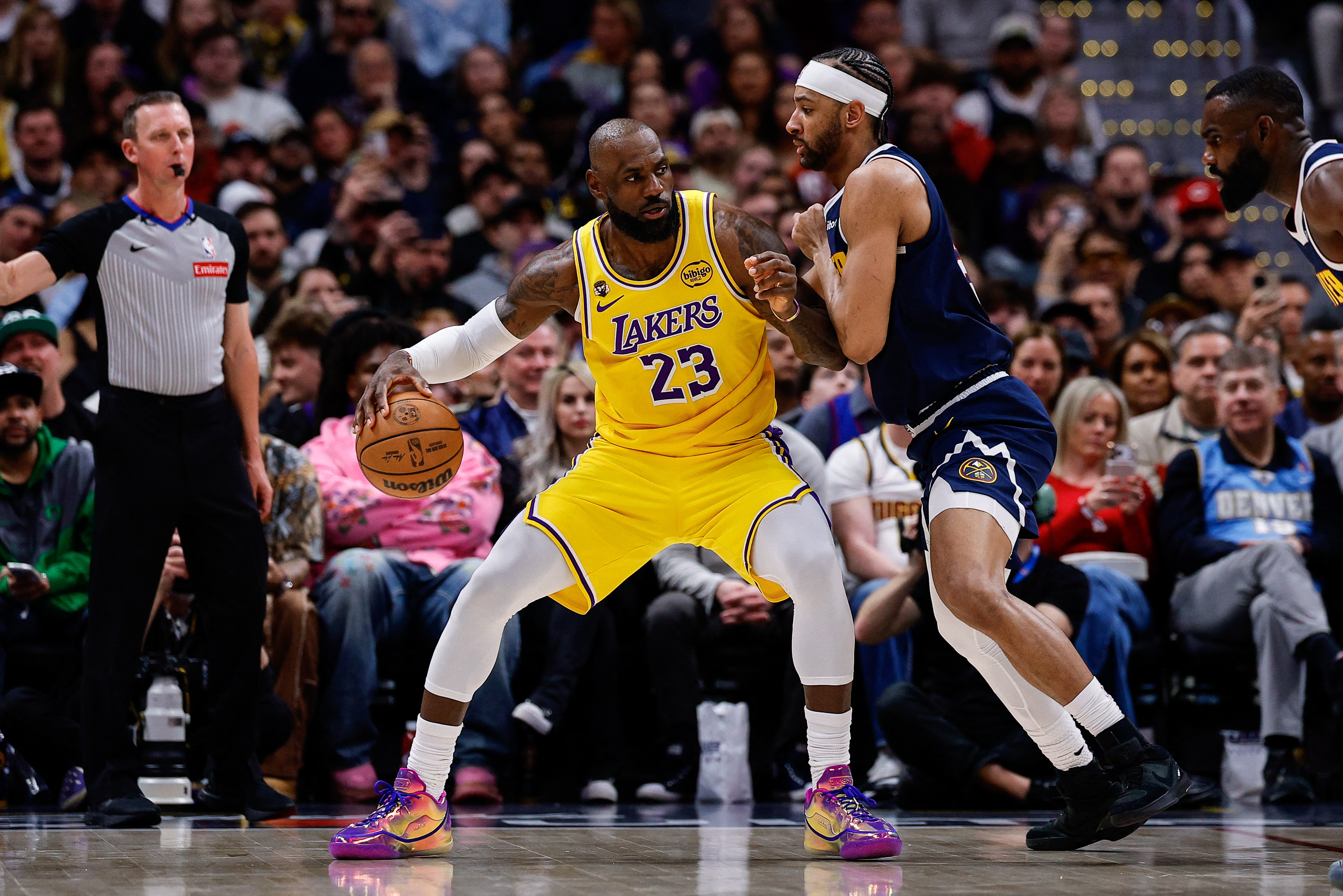 Los Lakers aplastaron a los Miami Heat con Lebron y Doncic como figuras