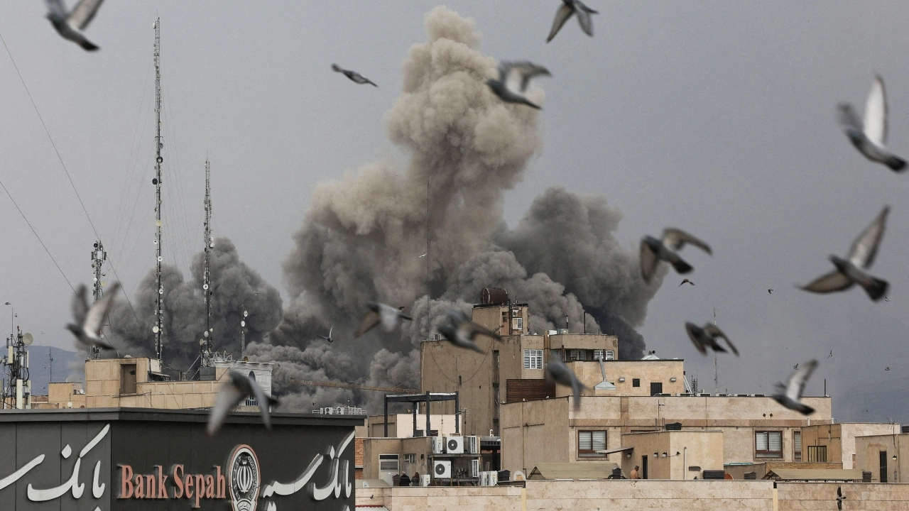 Irán ataca con drones la embajada de Estados Unidos en Riad; reportan  incendio y daños