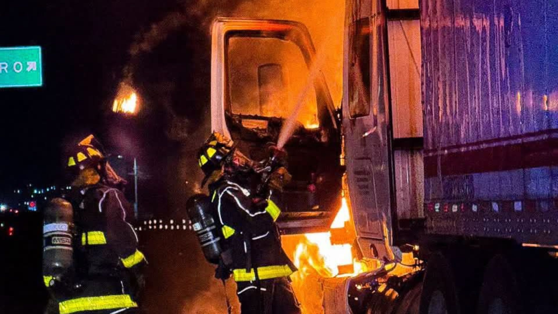 Incendio de tractocamión en la autopista 57 provoca movilización en El ...