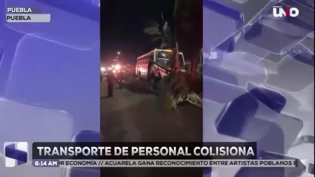 Transporte de personal choca en el puente a Xonacatepec