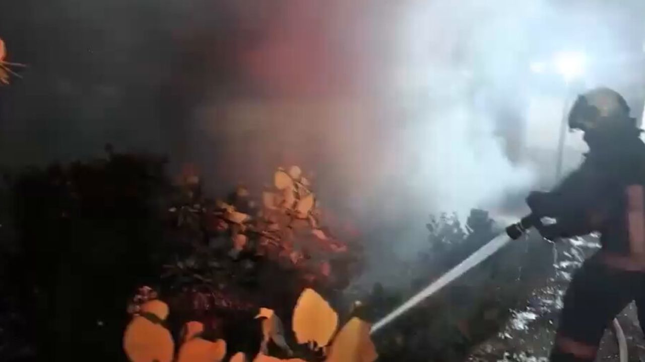 Incendio en barranca de Xochimehuacán alarmó a vecinos por humo y residuos