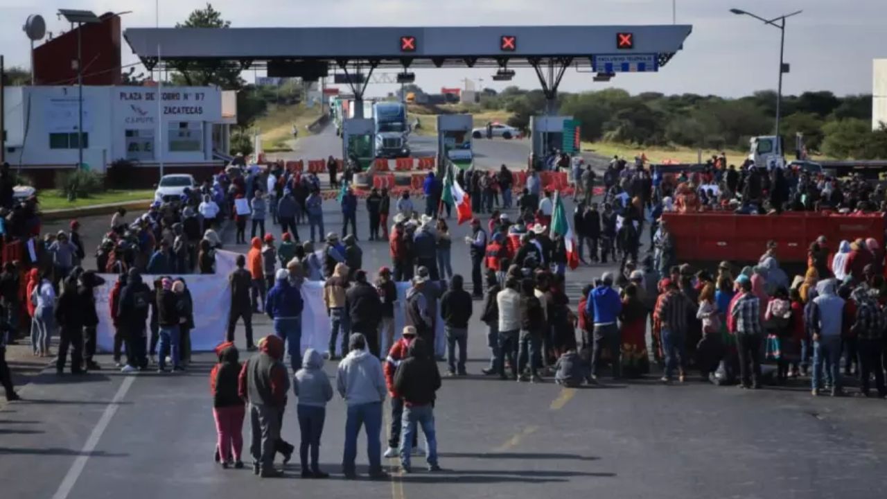 Bloqueos en carreteras de México por agricultores y transportistas ...