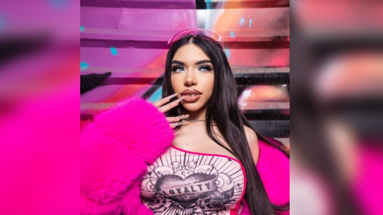 Fans de Yeri MUA se aglomeran en Ciudad Juárez