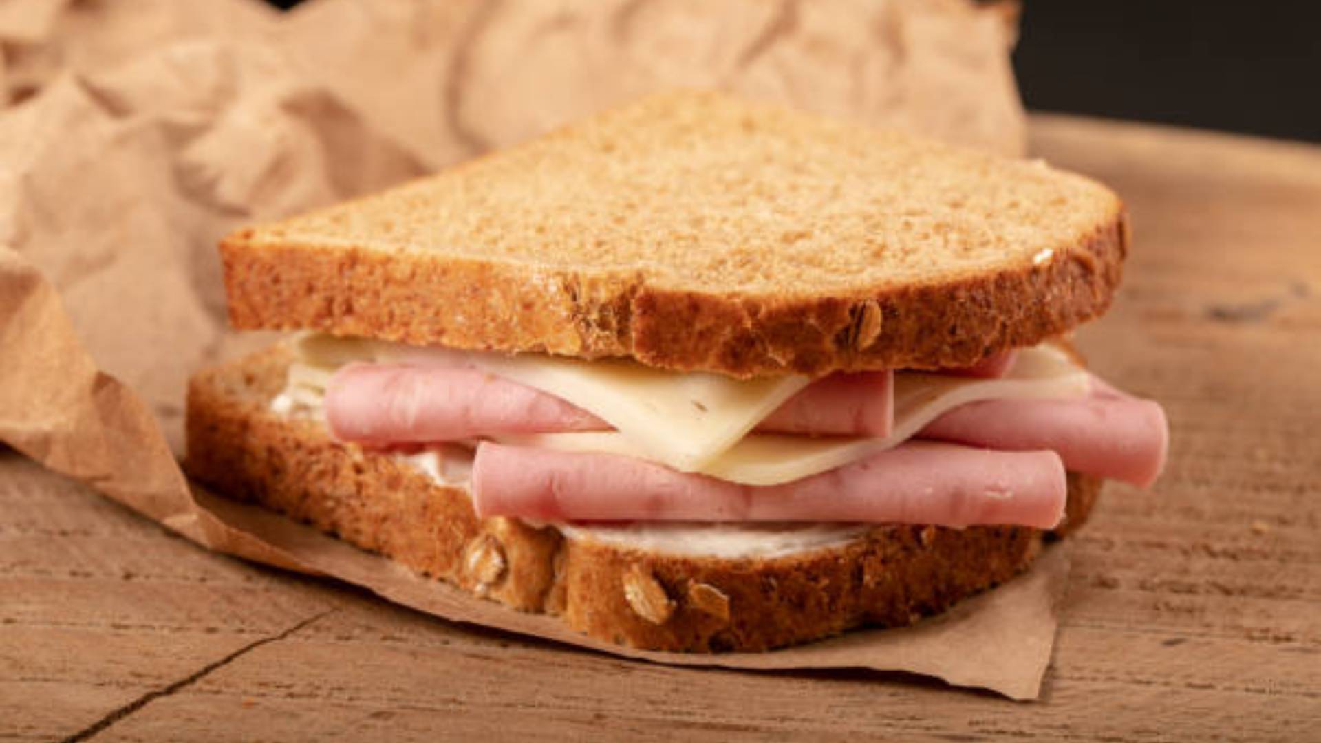 Niña se traga un alambre después de comer un sándwich en Australia y es ...