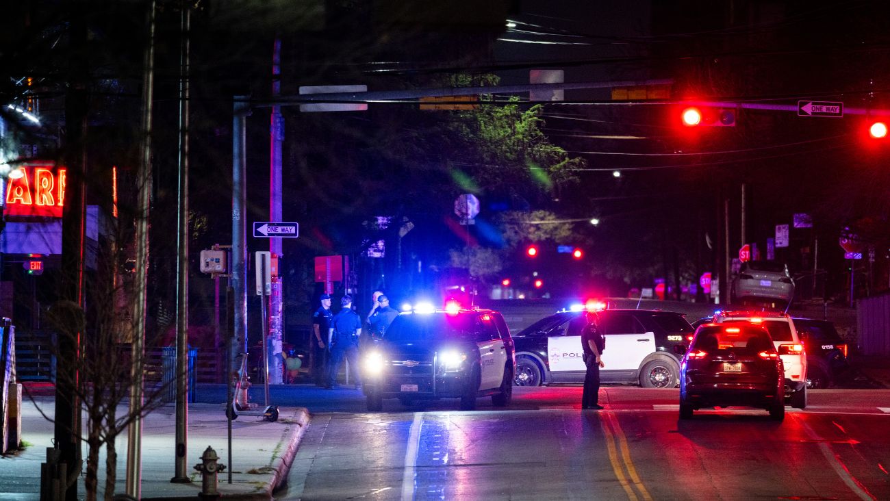 Hombre dispara contra asistentes de bar en EUA y FBI ya investiga posible atentado terrorista