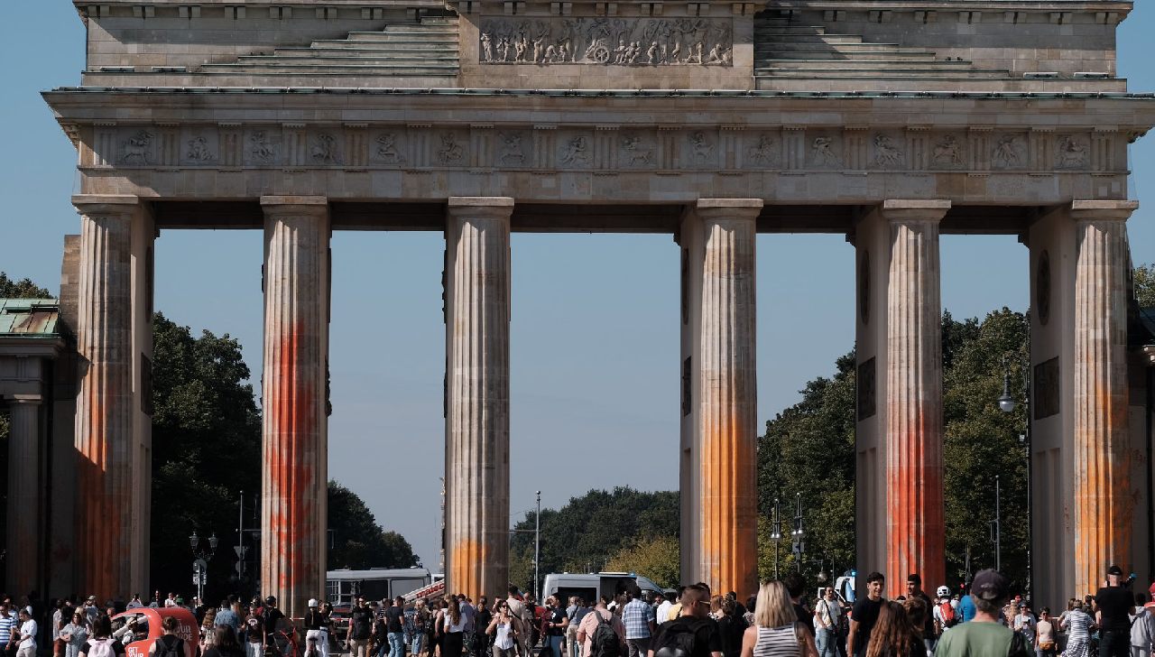 Puerta De Brandeburgo: Un Icono De La Paz En Alemania