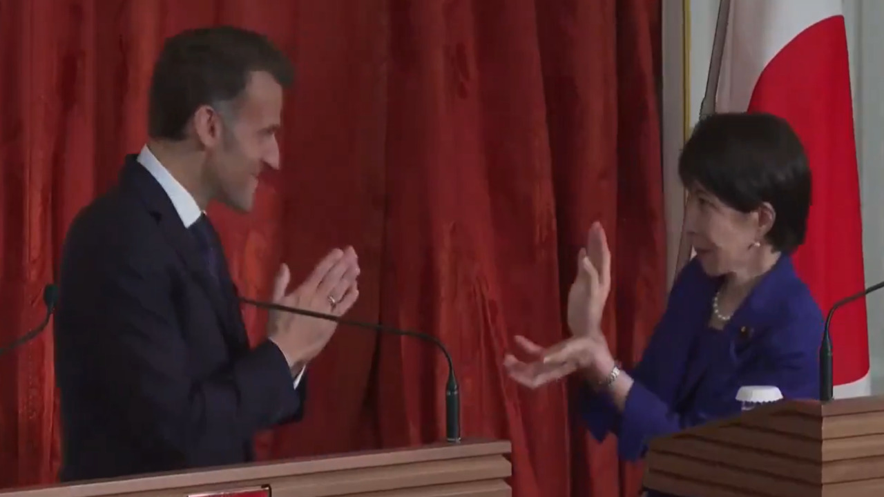 ¡Kamehameha diplomático! Macron y la primera ministra de Japón cierran cumbre con pose de Dragon Ball