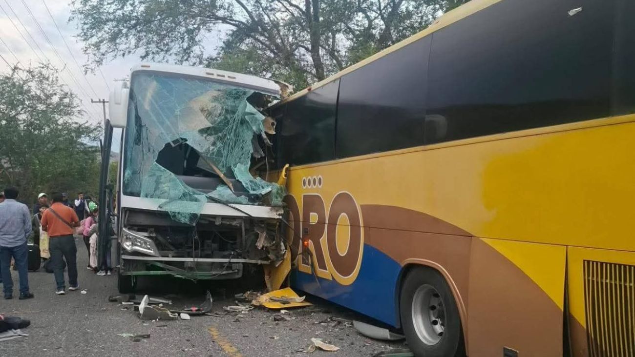 Muertos y heridos tras fuerte choque entre dos autobuses en la carretera Tlapa- Puebla