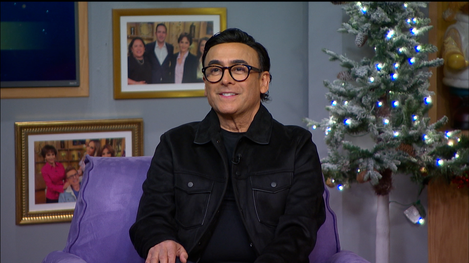 Adal Ramones presenta su obra, “Cuento de Navidad”, en Ventaneando