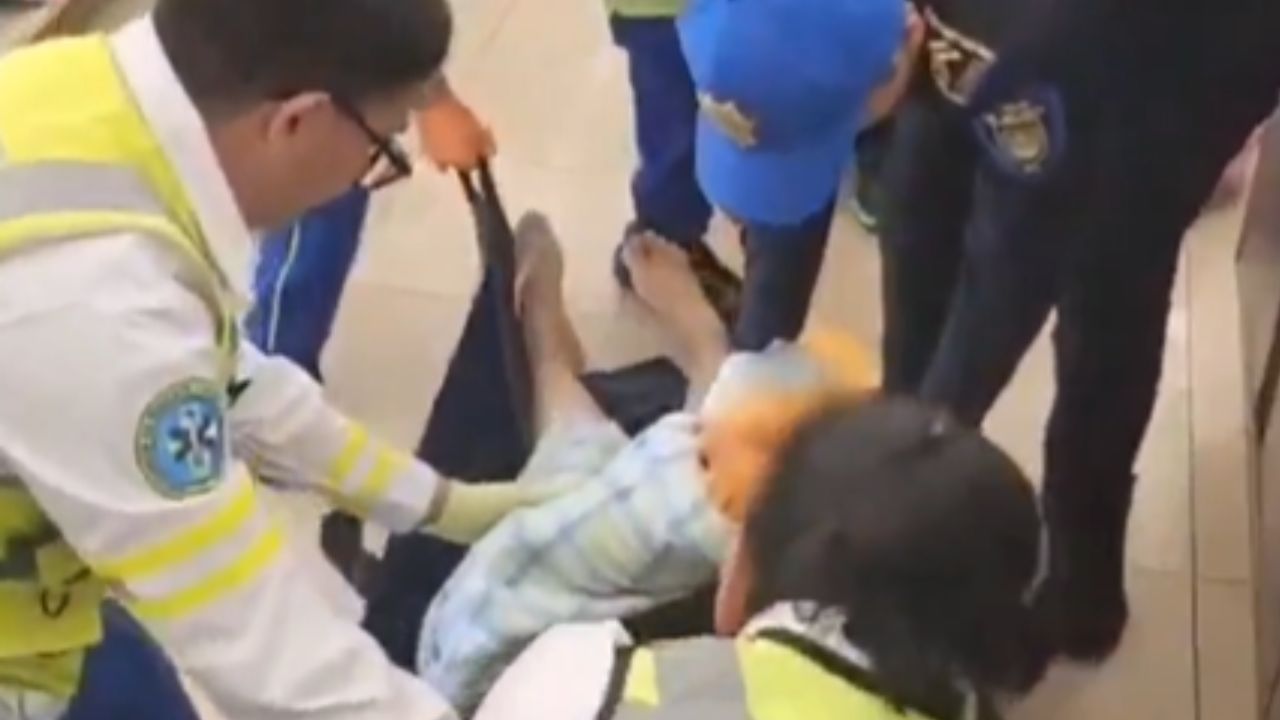 VIDEO FUERTE: Mujer da a luz en tienda de conveniencia de la CDMX; esto se sabe
