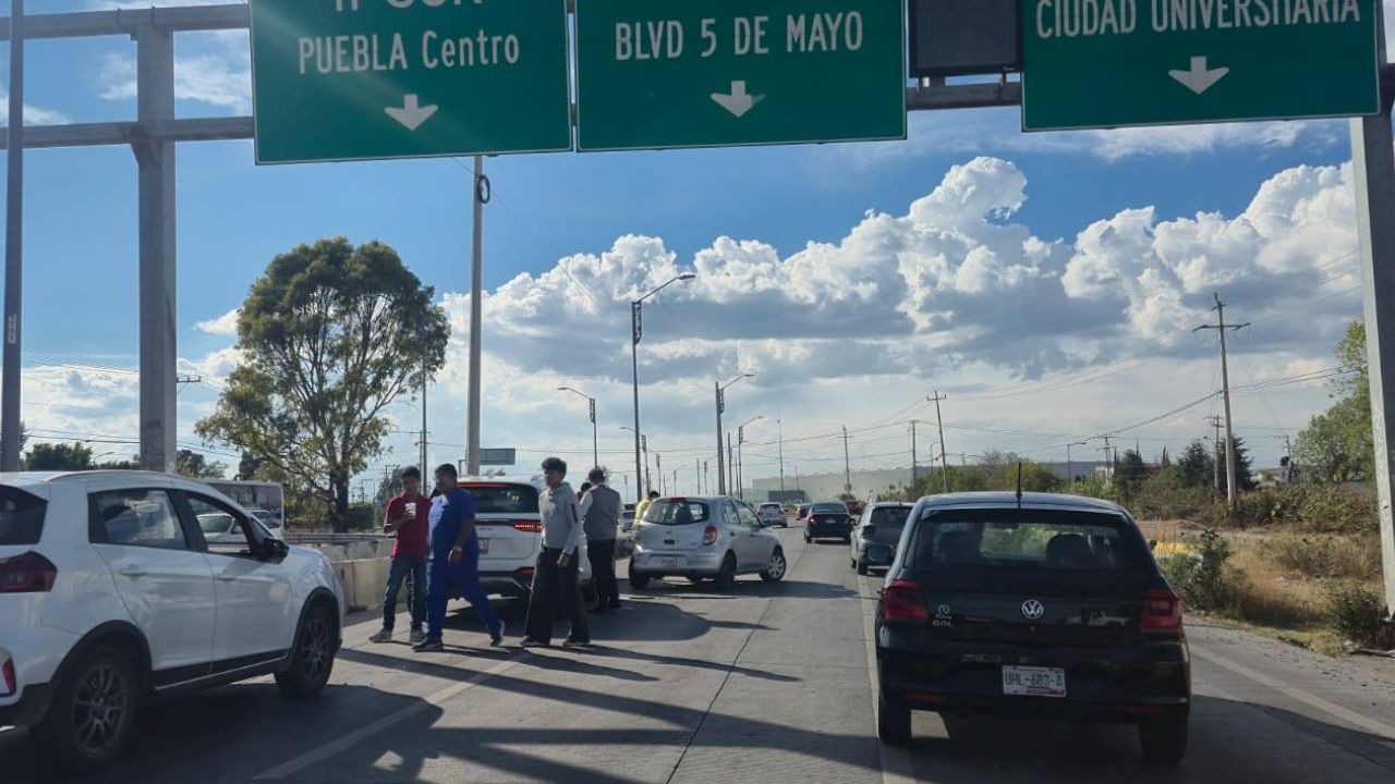 FOTOS: Carambola bloqueó el Periférico Ecológico de Puebla hoy; tráfico intenso