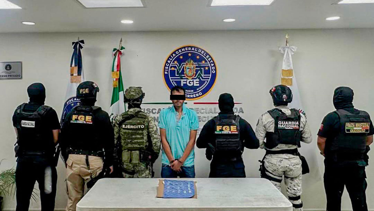 Detienen a un hombre con posesión de presunta droga en Acapulco