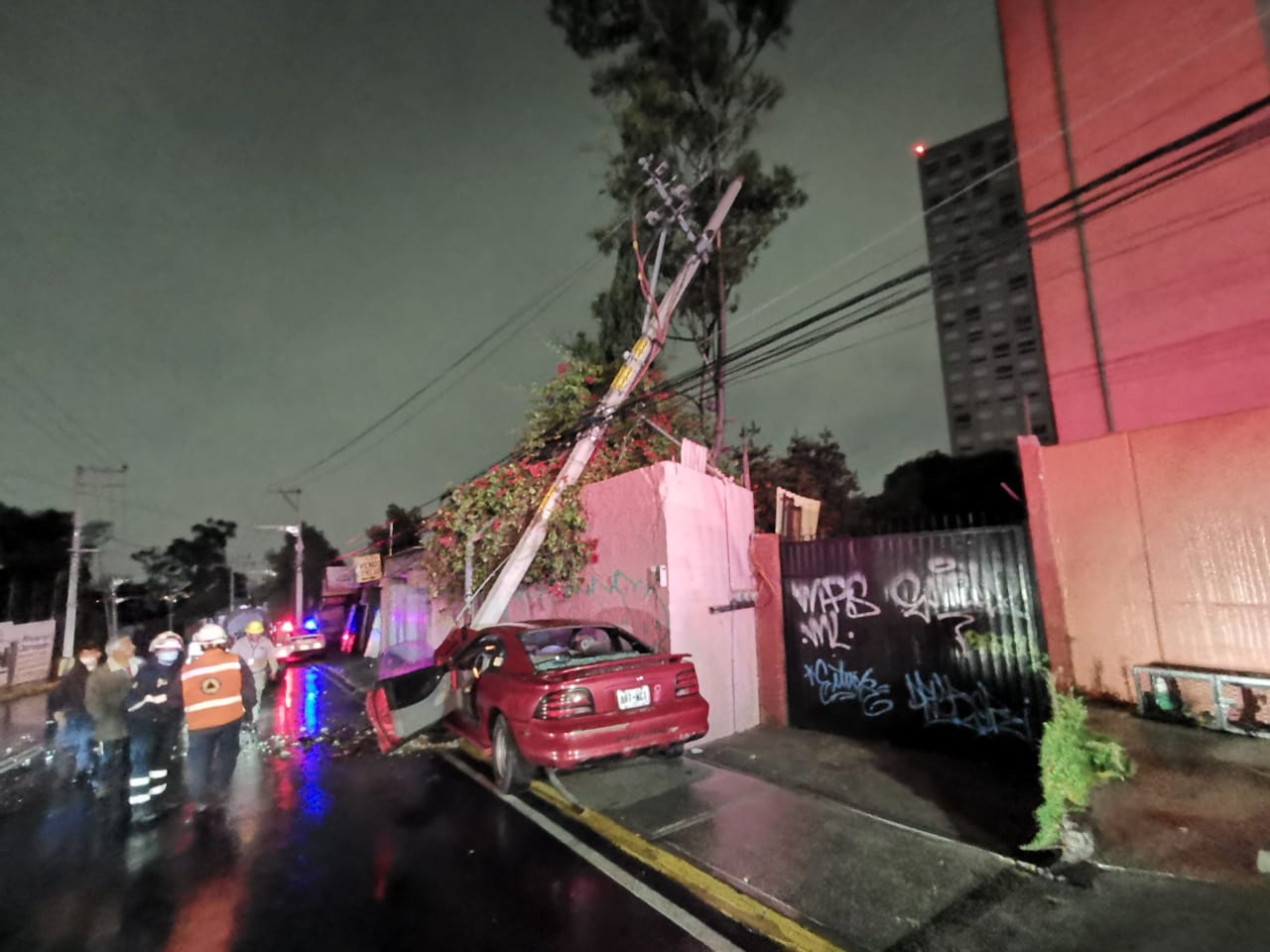 Choca contra poste y deja sin luz una zona de la colonia Garcimarrero ...