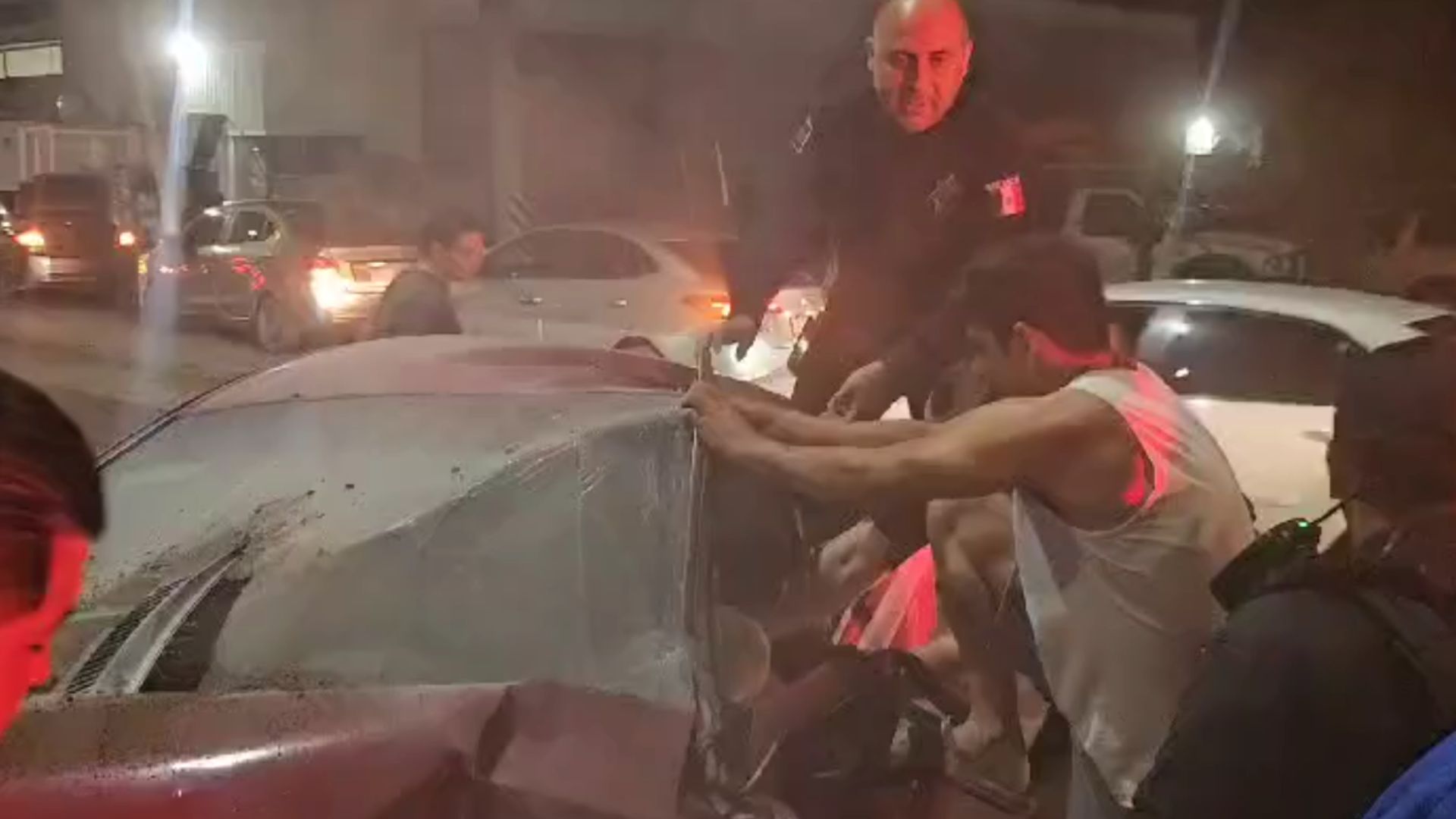 Adulto mayor pierde el control de su auto y sufre accidente en Culiacán