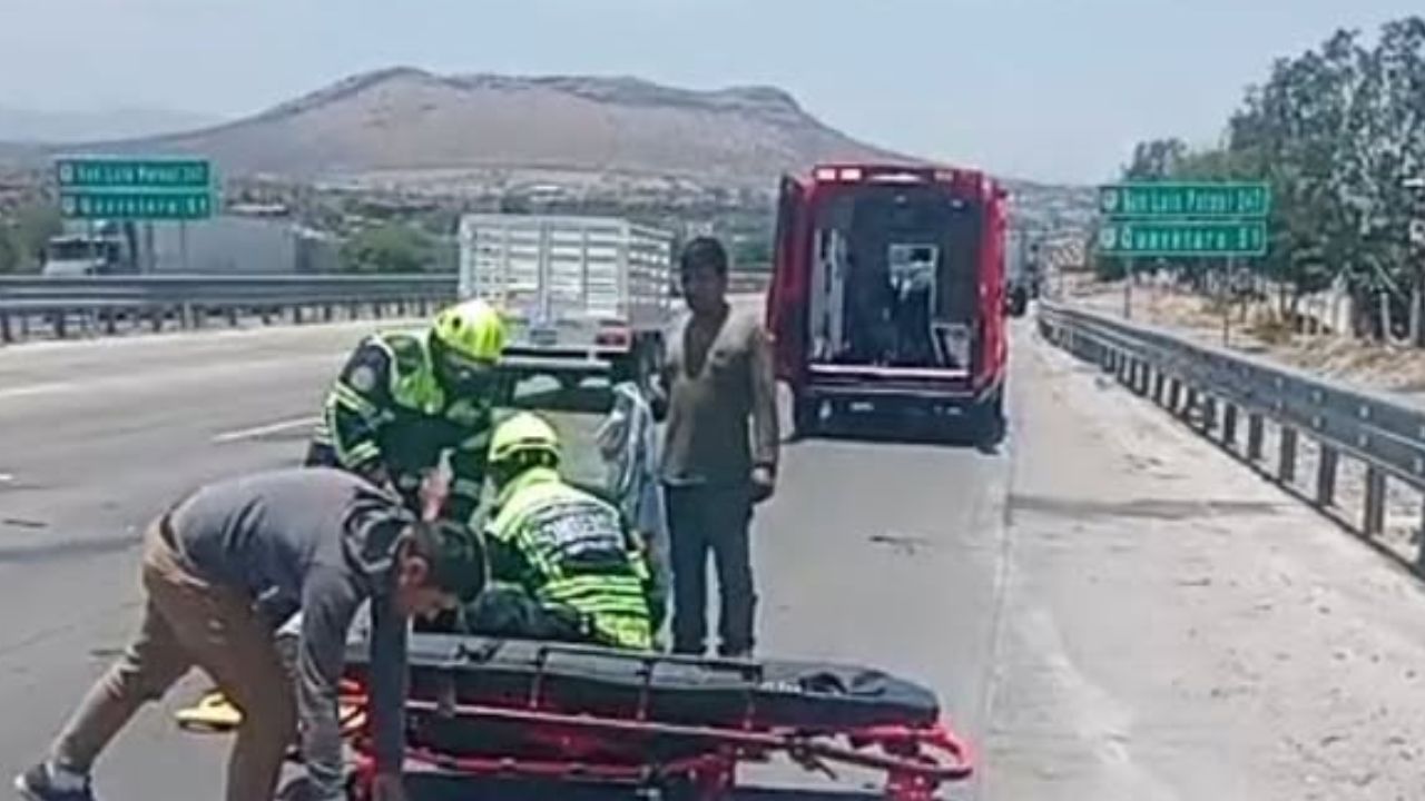 Conductor se avienta de tráiler en la carretera México-Querétaro