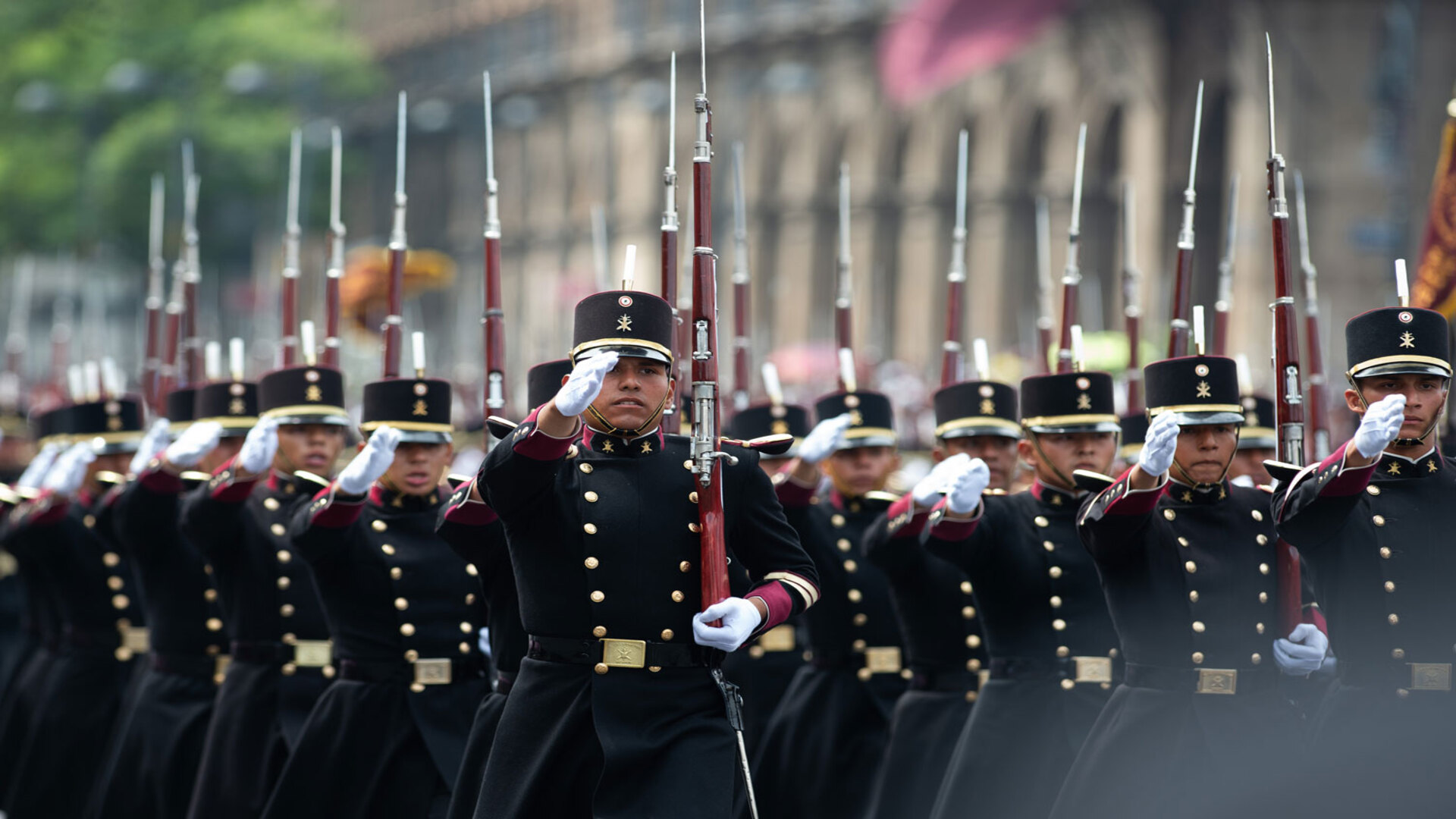 Participan 14 mil elementos de las Fuerzas Armadas en desfile militar