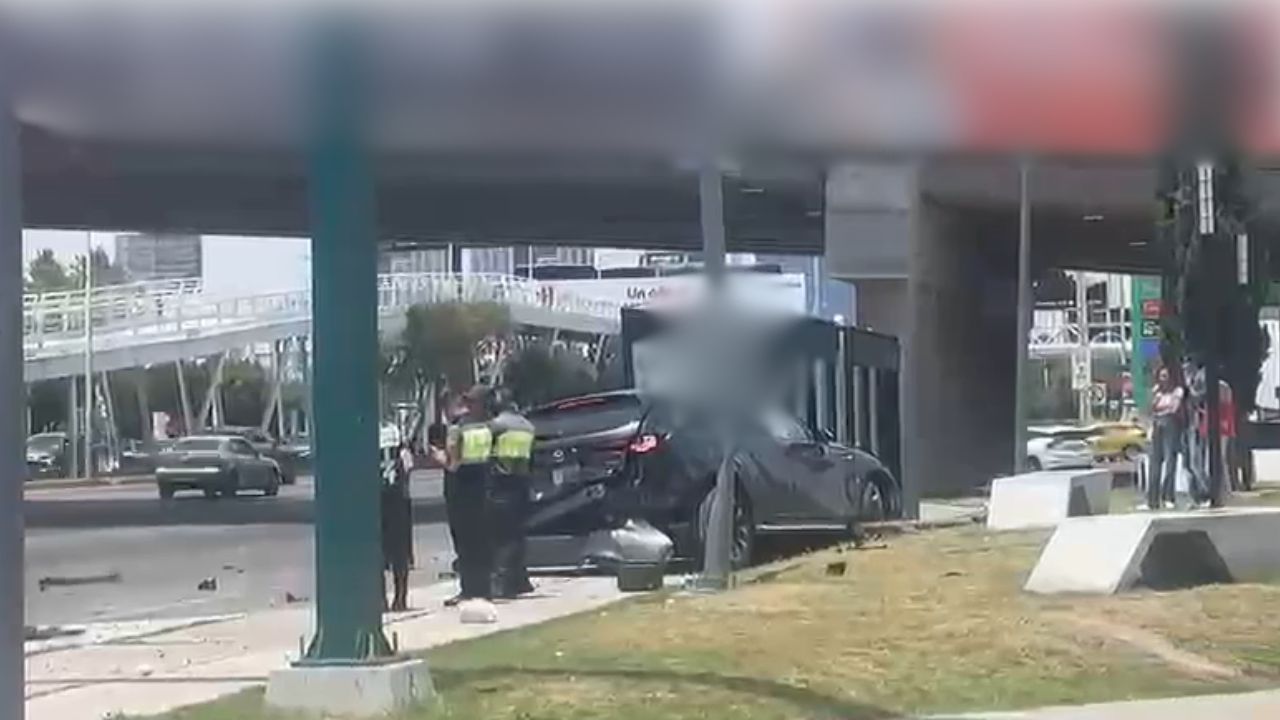 ¿Mucha prisa?: Camioneta sufrió accidente y se salió de la vía Atlixcáyotl hoy; hay cierre y caos vehicular