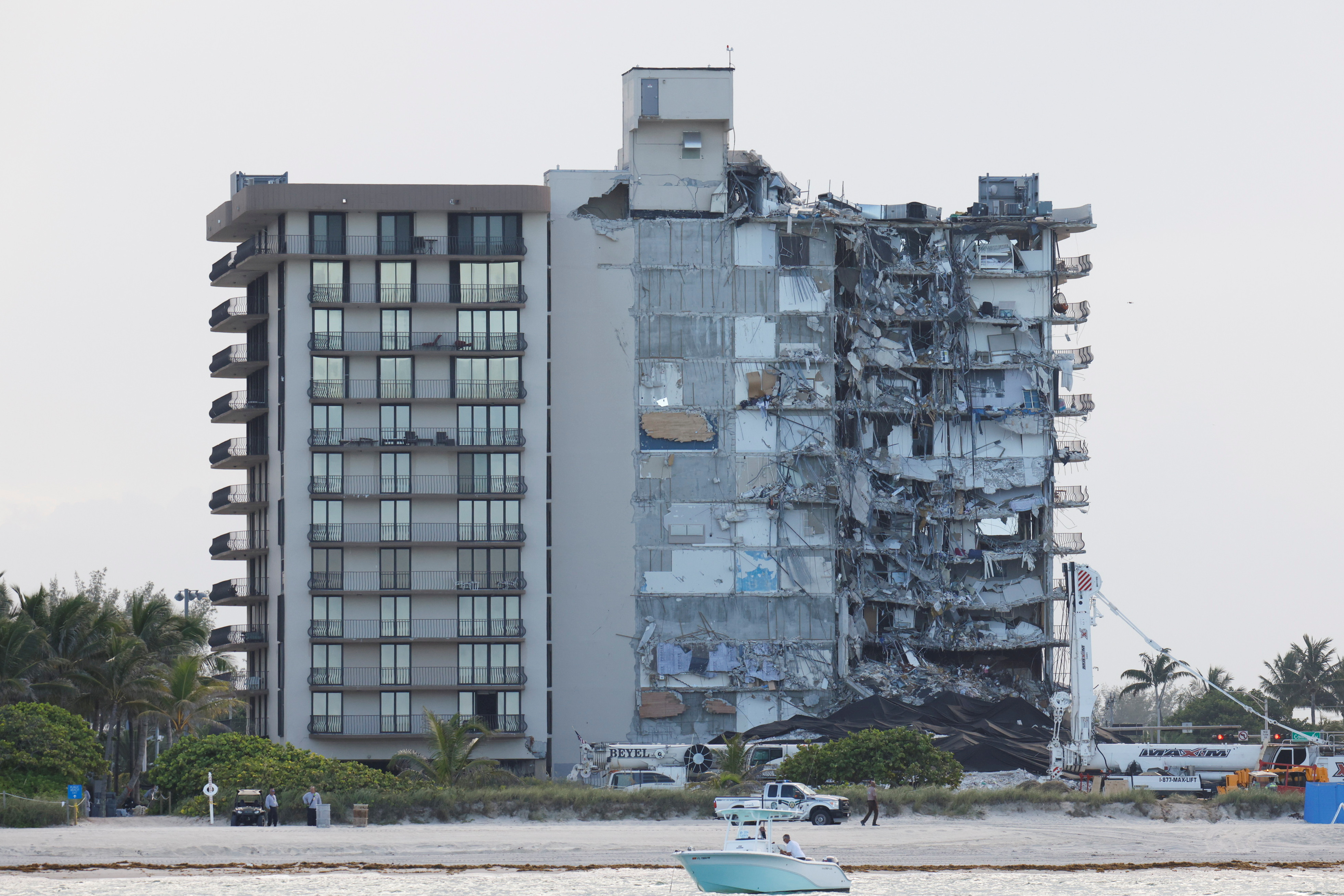 Recuperan ocho cuerpos de edificio derrumbado en Miami, Florida - Vimarsana News