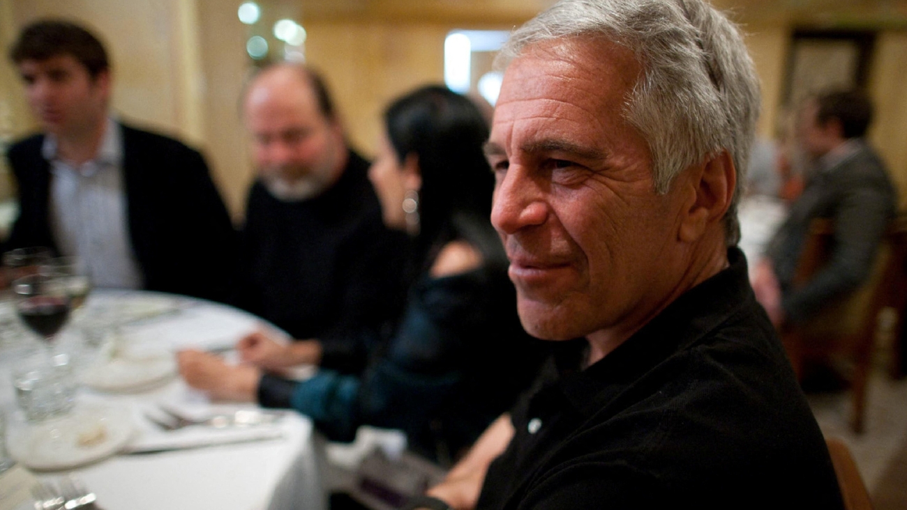 Nuevas fotos del caso Epstein: Publican imágenes con Chomsky y Gates, junto a archivos comprometedores