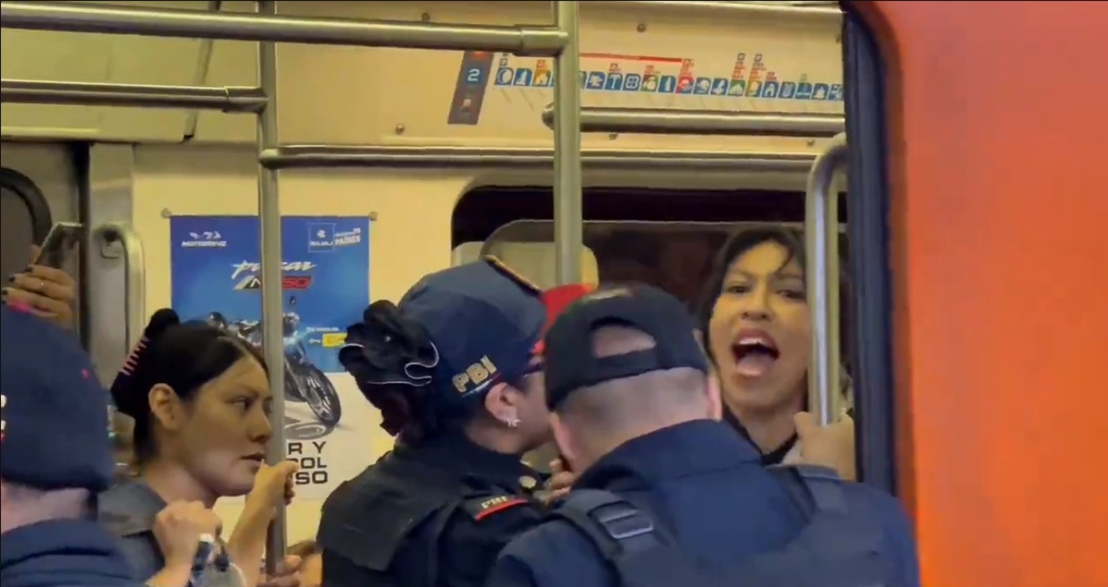 PBI detienen a mujer por contar cuentos en el Metro