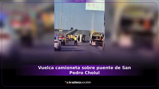 Camioneta vuelca sobre puente de San Pedro Cholul