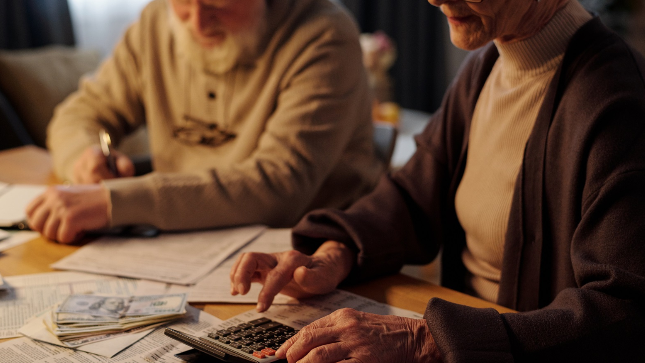 Cambios clave para jubilados en EUA en 2026: límites de ahorro, HSA y costos de Medicare