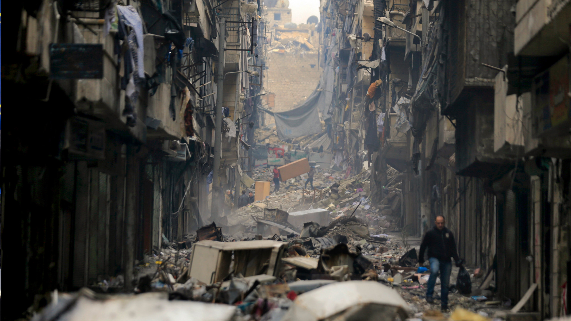 Suman 300 mil civiles muertos en guerra de Siria