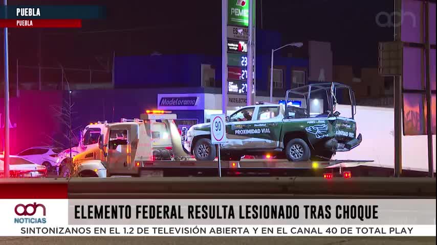 Choque entre unidad federal y vehículo de carga deja lesionado en Puebla